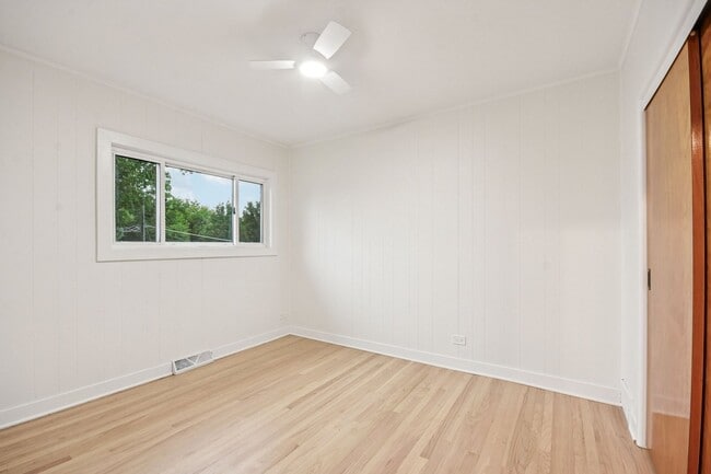 Building Photo - 470 E Vallette St