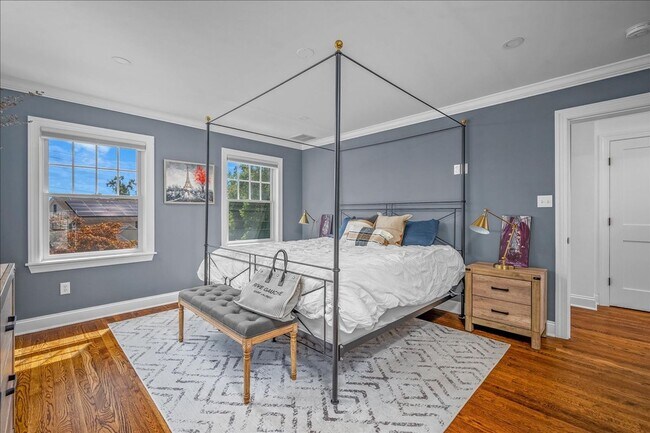 Building Photo - Beautifully Renovated 4 Bedroom 2.5 Bathroom Colonial