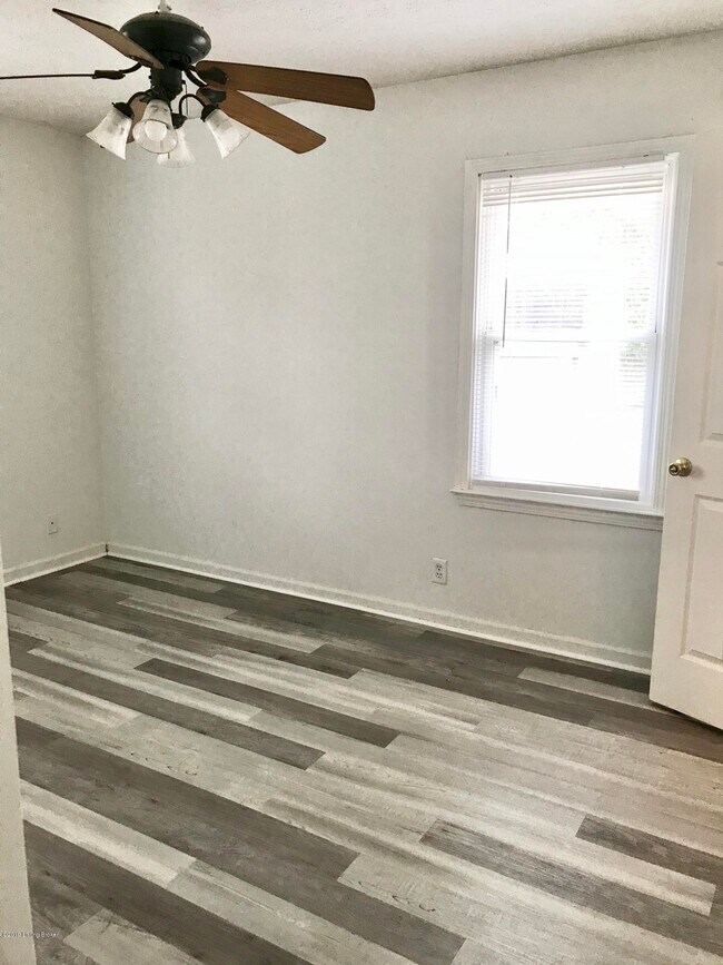 Building Photo - 501 Oak Leaf Dr