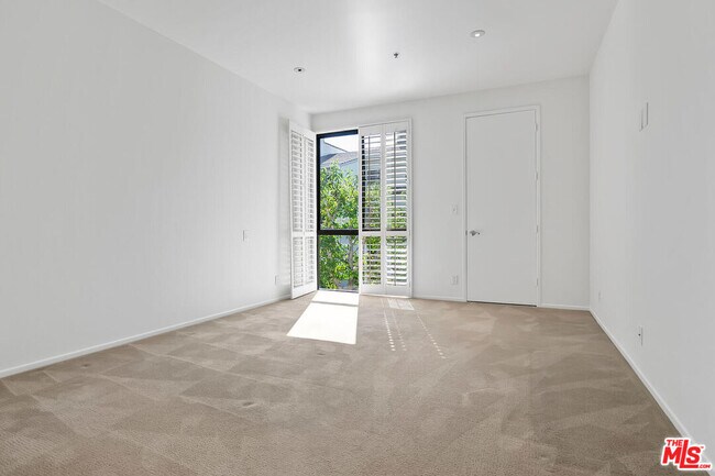 Building Photo - 2131 Century Park Ln