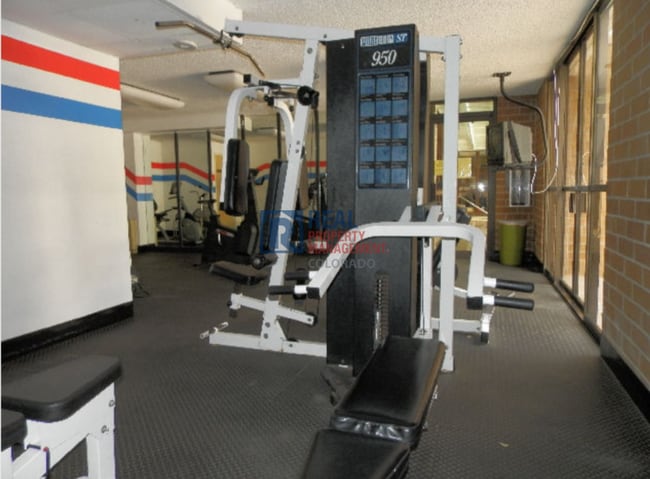 Building Photo - 2880 S Locust St