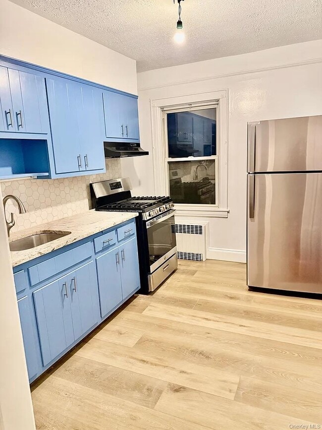 Building Photo - 111 Piccadilly Downs