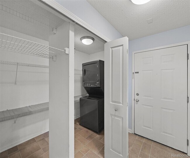 Building Photo - 101 Fieldcrest St