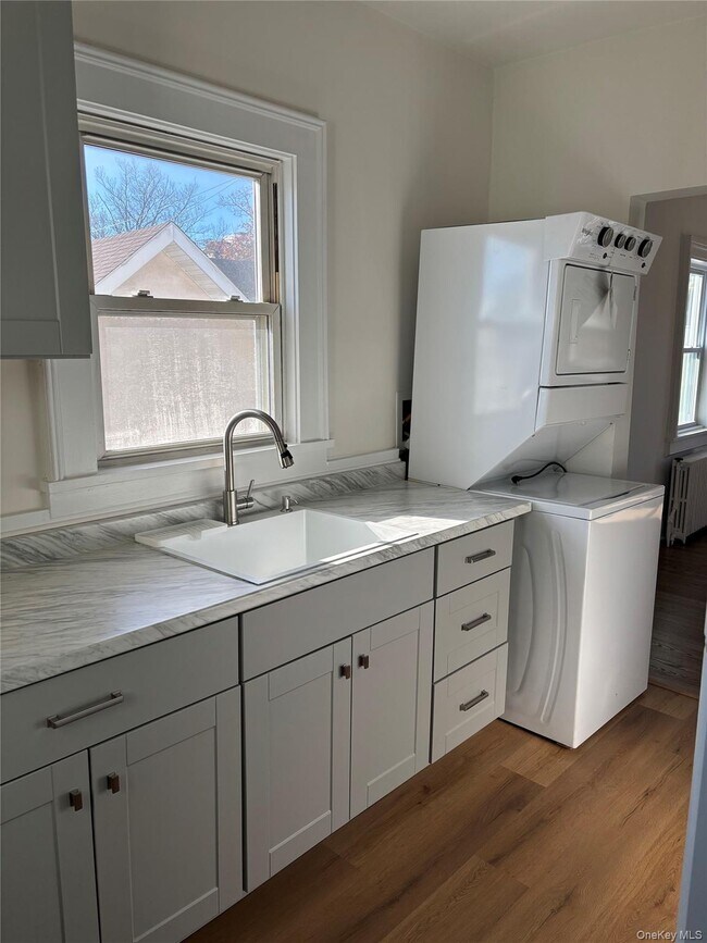 Building Photo - 166 Lake Ave