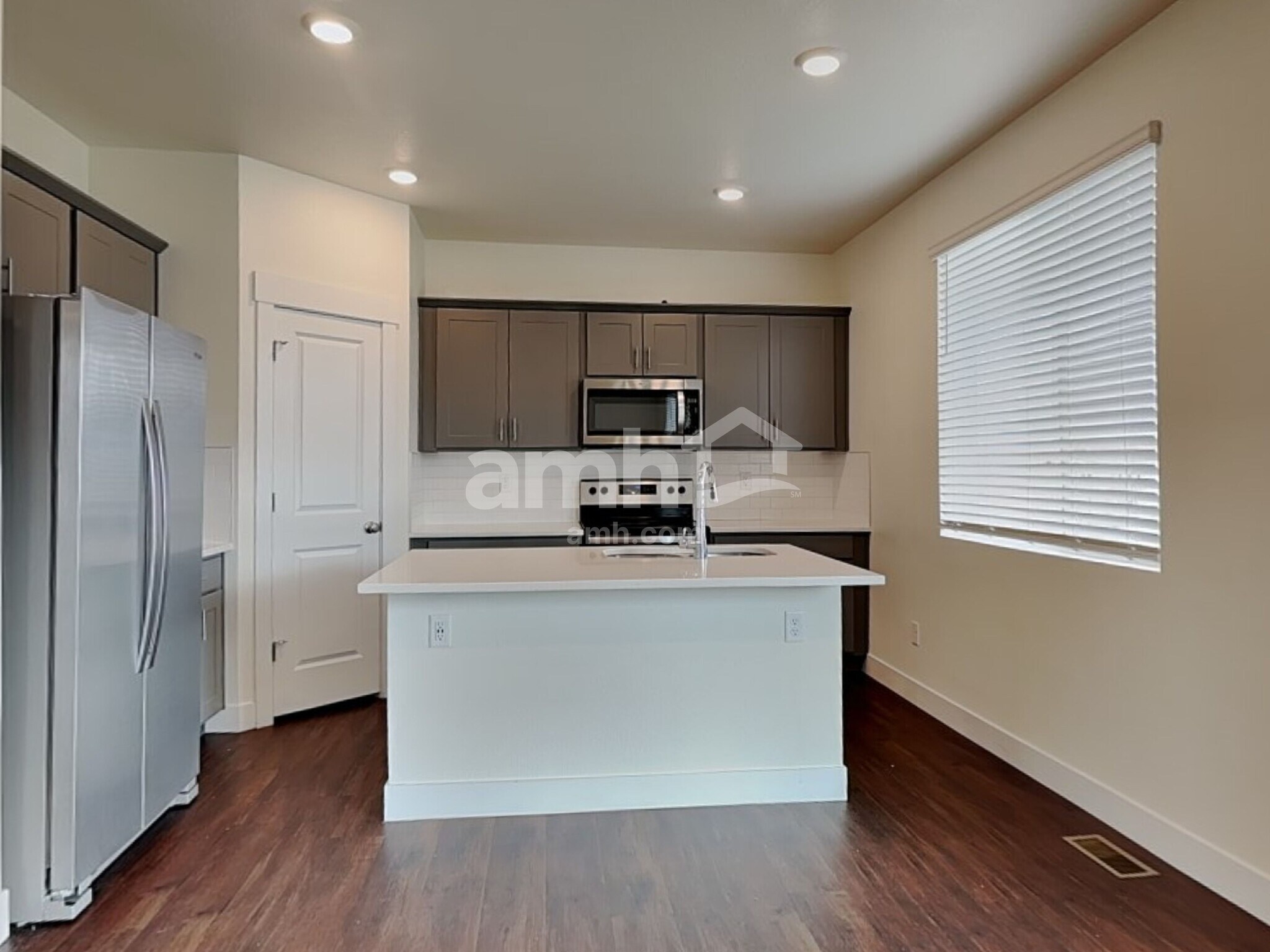 Building Photo - 3975 Ryedale Wy