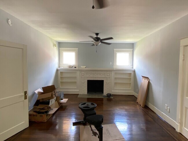 Building Photo - 520 Sul Ross St