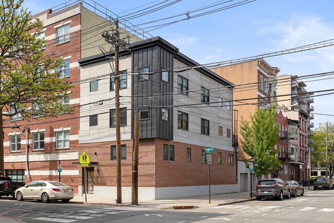 Building Photo - 450 2nd St