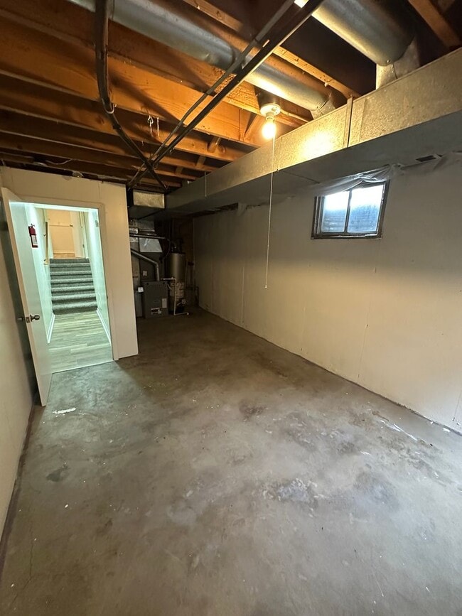 Building Photo - Fantastic 4 bdrm home avail NOW