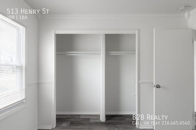 Building Photo - 513 Henry St