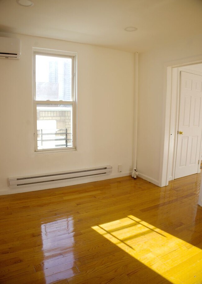 Building Photo - 3663 Bronxwood Ave