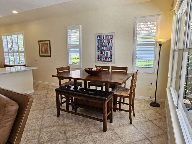 Building Photo - Seasonal Short-Term 3 Bedroom 2 Bathroom Heated Pool Home located in Venetian Club & River Club!
