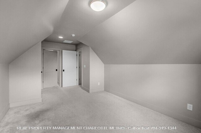 Building Photo - 1609 Parkwood Ave