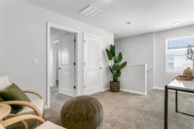 Building Photo - Beautiful 2 Story Home!!