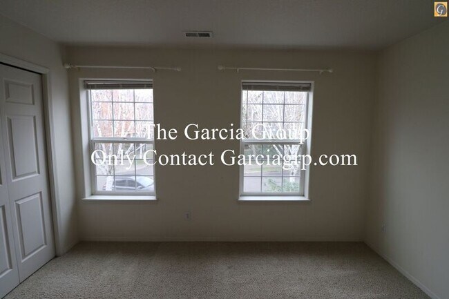 Building Photo - 6034 Northeast Birch Street