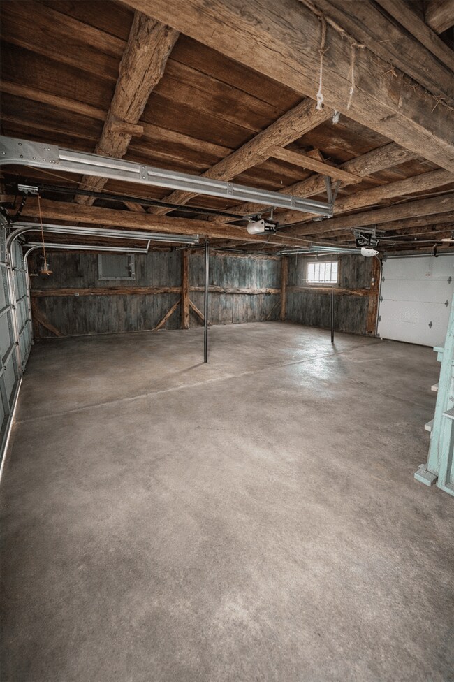 Building Photo - 4933 N Parma Rd