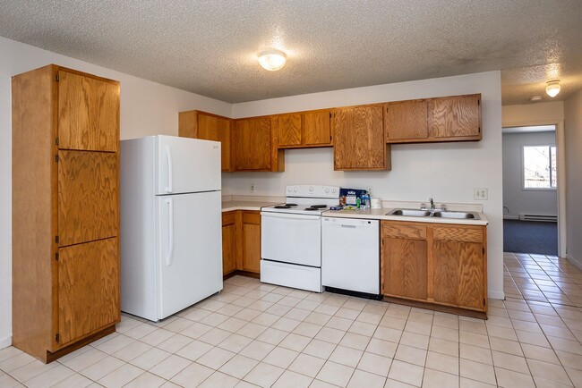 Building Photo - 1676 S 15th Ave W