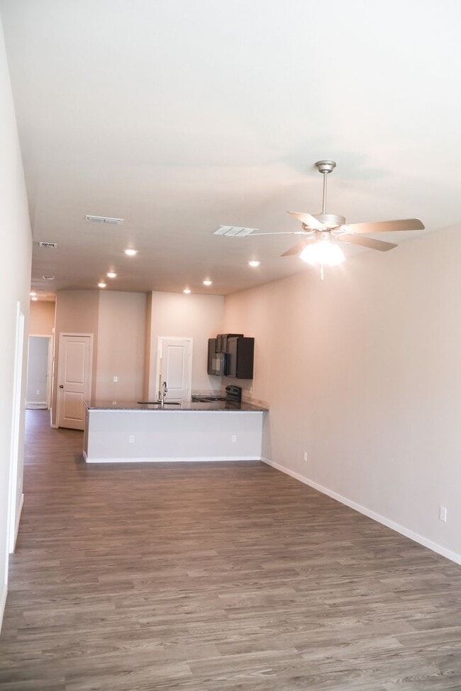 Building Photo - Upland Heights- 7047