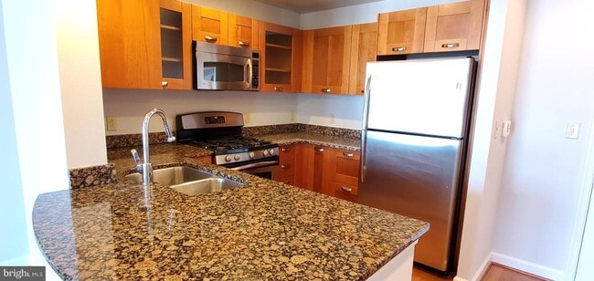 Building Photo - 5750 Bou Ave