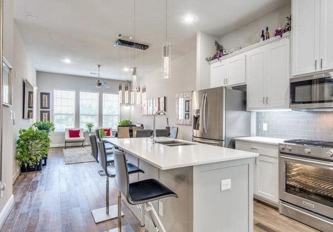 Building Photo - 5015 Meridian-13299