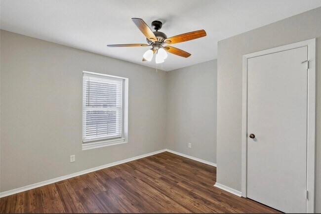 Building Photo - 1300 Timbercrest Dr
