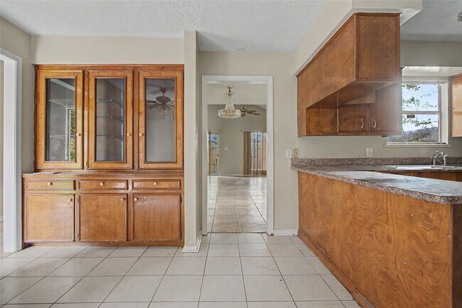 Building Photo - 13119 Hollowcreek Park Dr