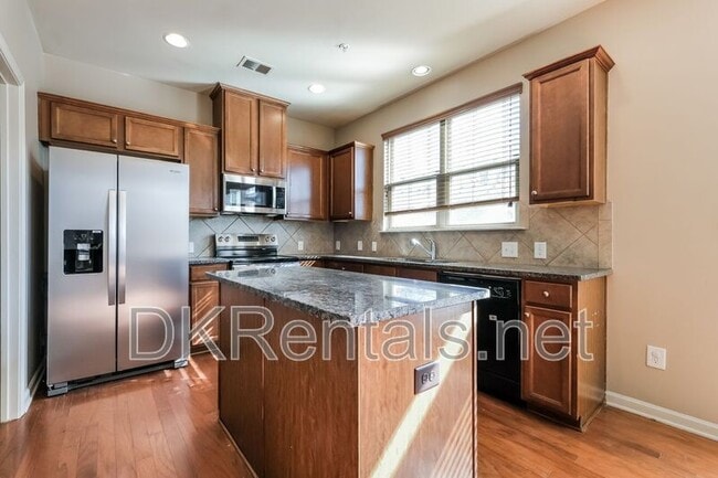 Building Photo - 6685 Story Cir