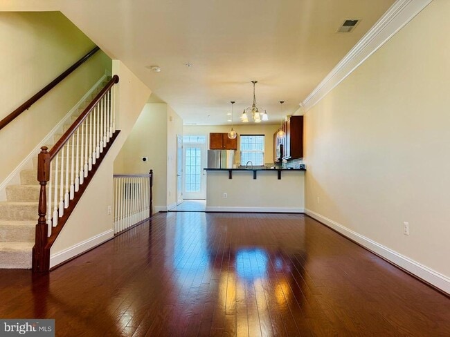 Building Photo - 5715 Rosanna Pl