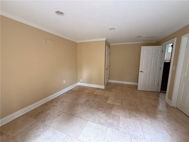 Building Photo - 1505 Hillcrest Dr
