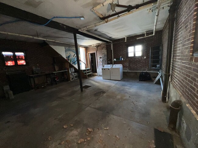 Building Photo - 1320 Hamilton St
