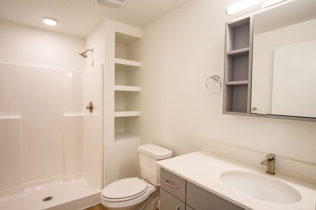 Building Photo - APP FEE SPECIAL: Stunning 1-Bedroom w W/D + Balcony Ready Now!