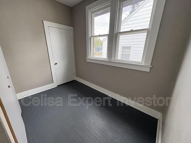 Building Photo - 4013 Hoagland Ave