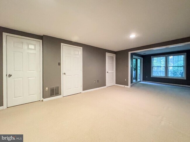 Building Photo - 11742 Valley Ridge Cir