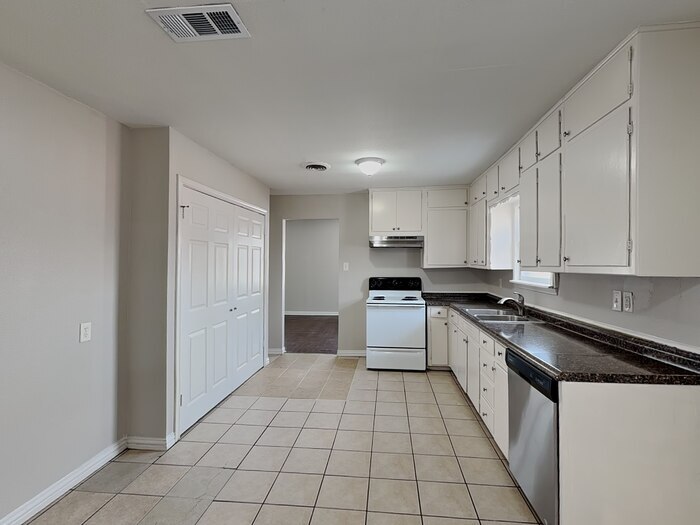 Building Photo - 3758 Denton Hwy