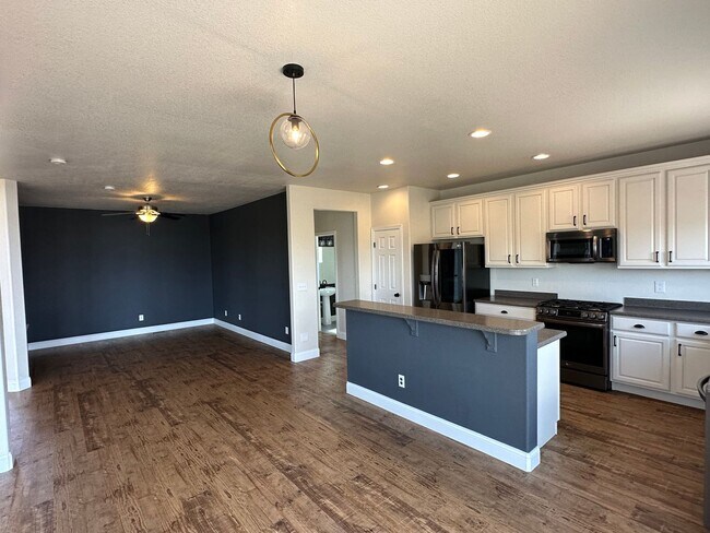 Building Photo - Stunning 4BD/3.5BA Briargate Home with Bre...