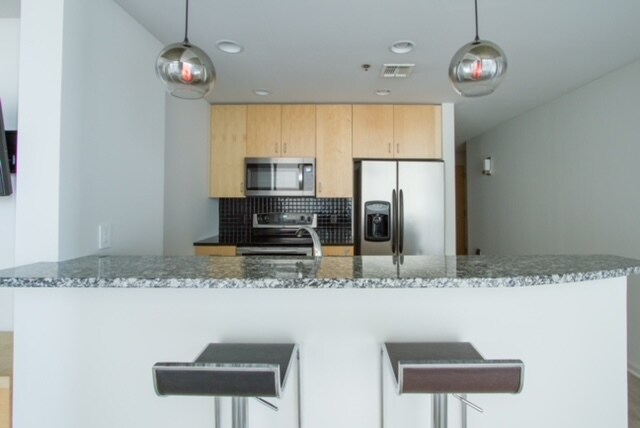 Building Photo - 415 Church St