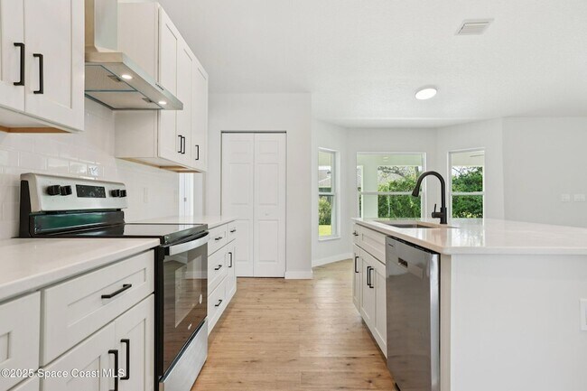 Building Photo - 1441 Eldron Blvd SE