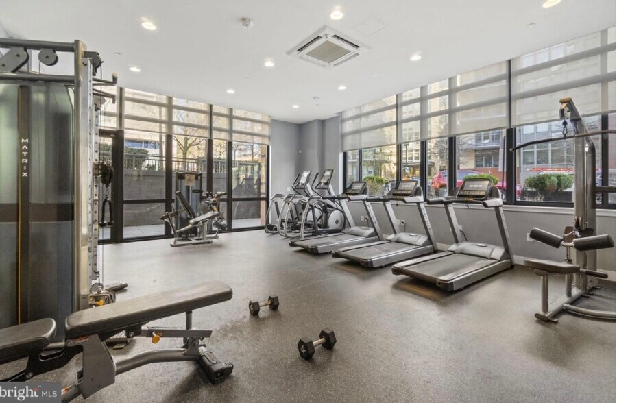 Building Photo - 2000 Clarendon Blvd