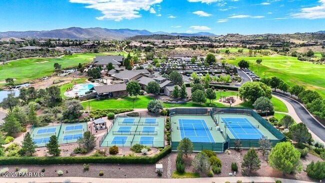 Building Photo - 1109 S Lakeview Dr