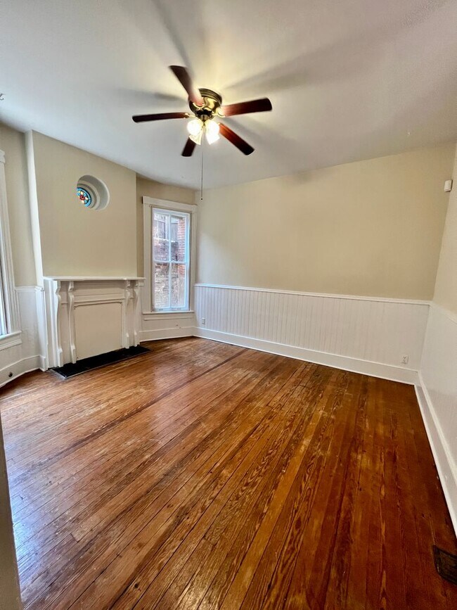 Building Photo - 212 W Main St