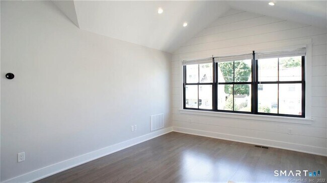 Building Photo - 26 Lounsbury Ave