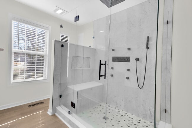 Building Photo - 705 E Hightree Ln