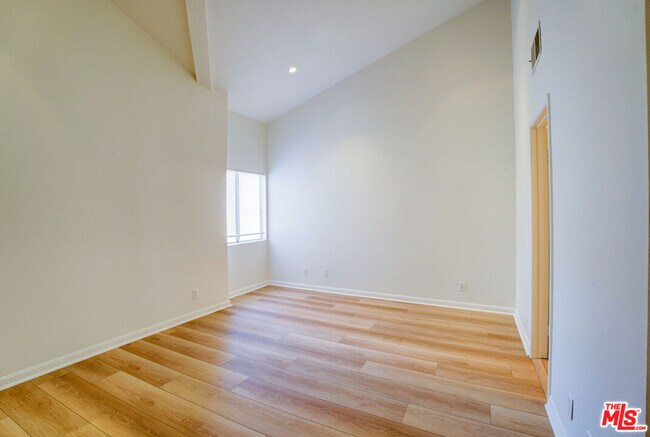 Building Photo - 2405 34th St