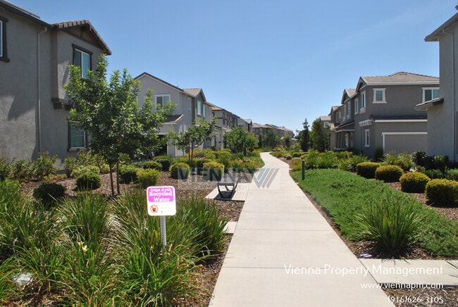 Building Photo - 3057 Pruett Dr