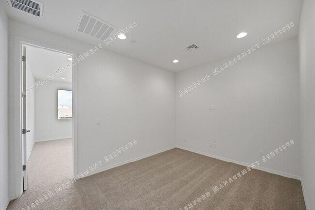 Building Photo - Luxury 3-Bedroom Townhome with Rooftop Dec...