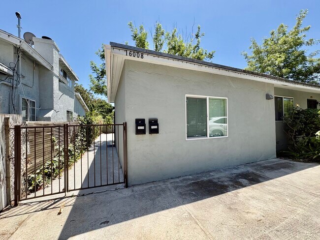 Building Photo - 16008 Bassett St