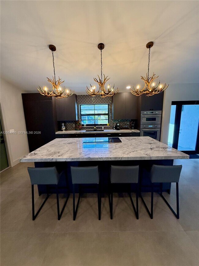 Building Photo - 1304 Stratford St