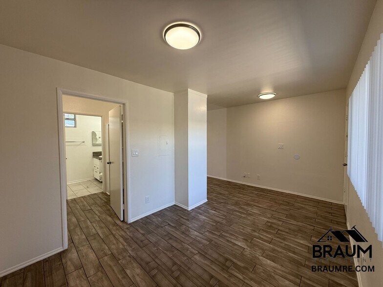 Building Photo - 15634 Leadwell St