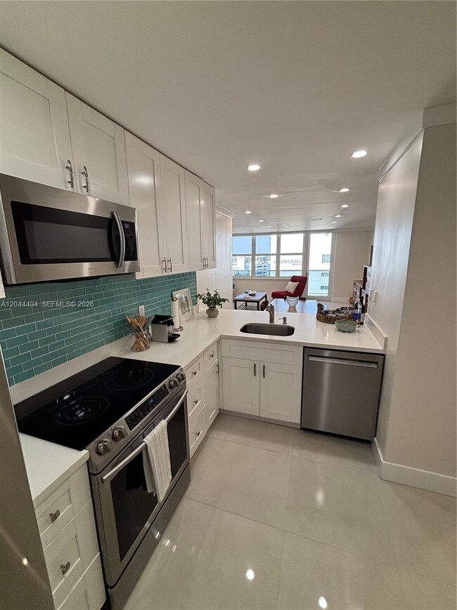 Building Photo - 3725 S Ocean Dr