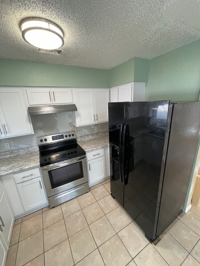 Building Photo - 4606 Wood Ave