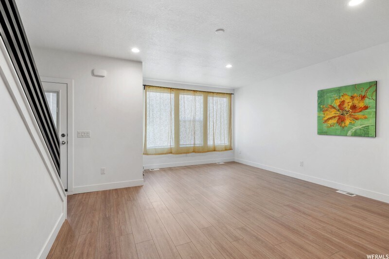 Building Photo - 120 E Abbeville Ct